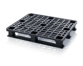 Lightweight pallets with retaining edge